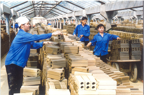 Quyết định Thu hồi Giấy chứng nhận đăng ký hộ kinh doanh đối với các cơ sở sản xuất gạch đất xét nung trên địa bàn xã Ea Na